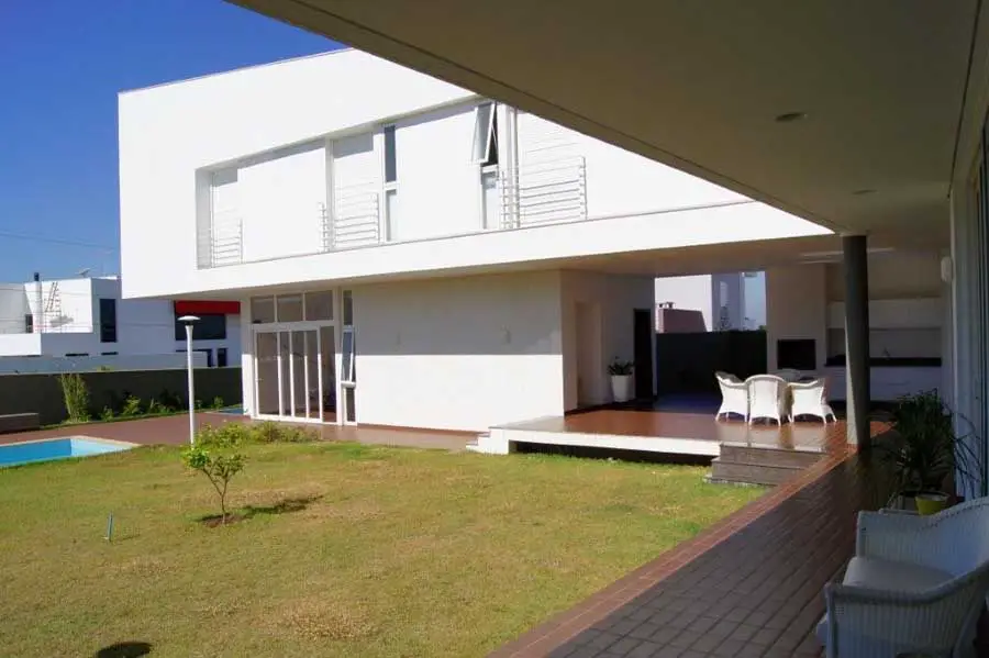 http://www.e-architect.co.uk/images/jpgs/brazil/cuiaba_house_m210710_eb5.jpg