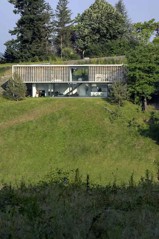 http://www.e-architect.co.uk/images/jpgs/france/lyon_house_aum110309_12.jpg