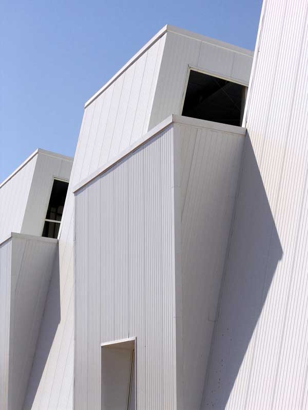 http://www.e-architect.co.uk/images/jpgs/iran/paykar_bonyan_panel_factory_arad140808_3.jpg