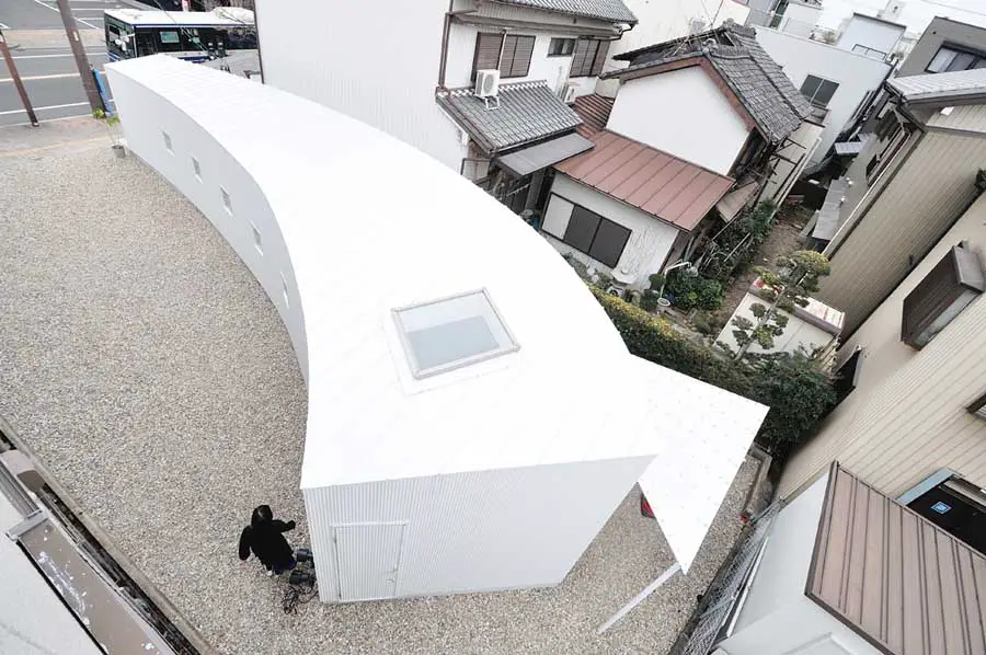 Little one-room house with a curve, Nagoya city Building, studio ...