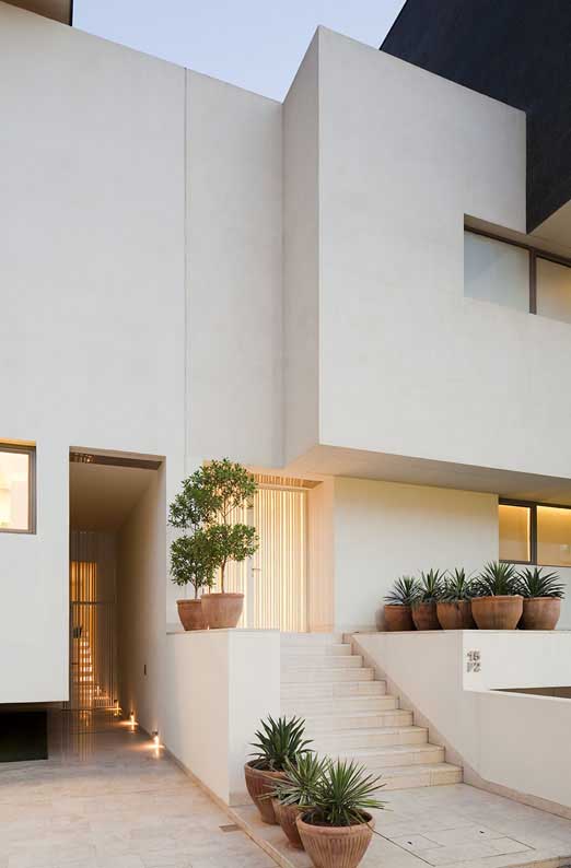 http://www.e-architect.co.uk/images/jpgs/kuwait/black_white_house_a070910_ng3.jpg