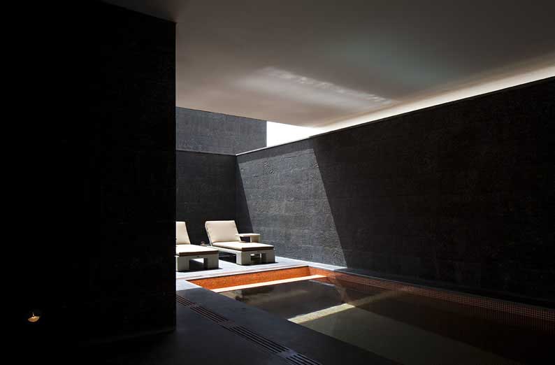 http://www.e-architect.co.uk/images/jpgs/kuwait/black_white_house_a070910_ng4.jpg