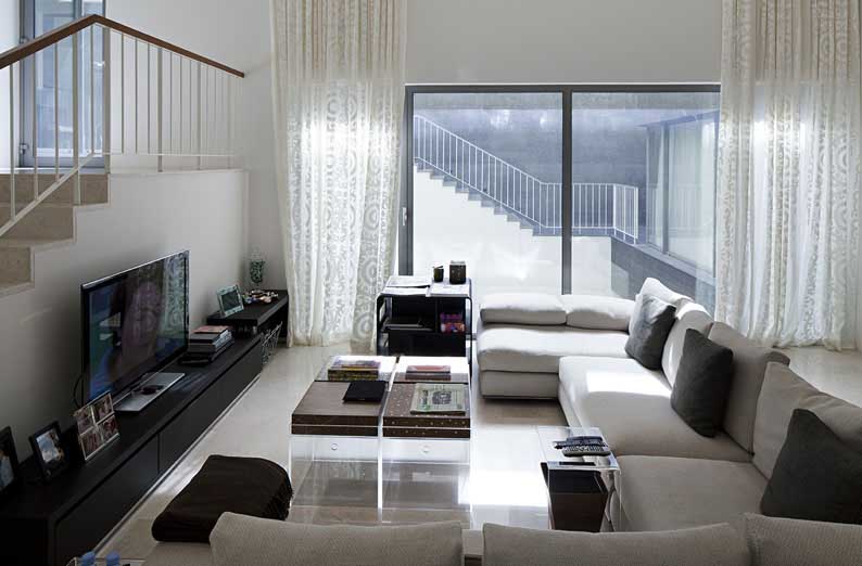 http://www.e-architect.co.uk/images/jpgs/kuwait/black_white_house_a070910_ng9.jpg