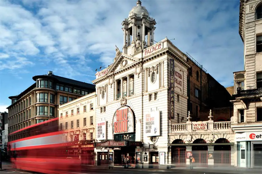 Victoria Palace Theatre London - Building - e-architect