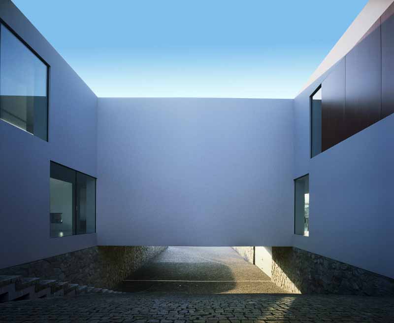 http://www.e-architect.co.uk/images/jpgs/poland/aatrial_house_kwkpromes06.jpg