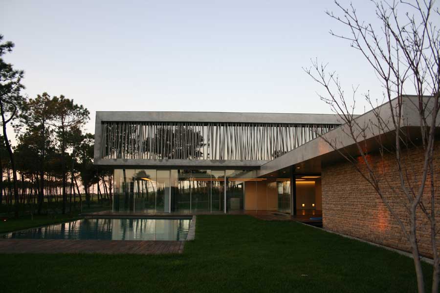 http://www.e-architect.co.uk/images/jpgs/portugal/cascais_house_a300910_rsm1.jpg