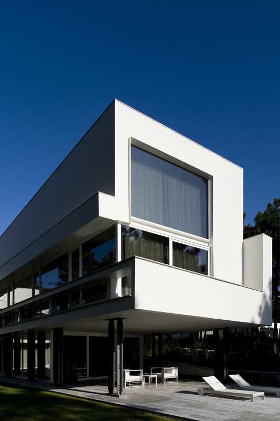 http://www.e-architect.co.uk/images/jpgs/portugal/house_II_aroeira_arx060109_sg_3.jpg