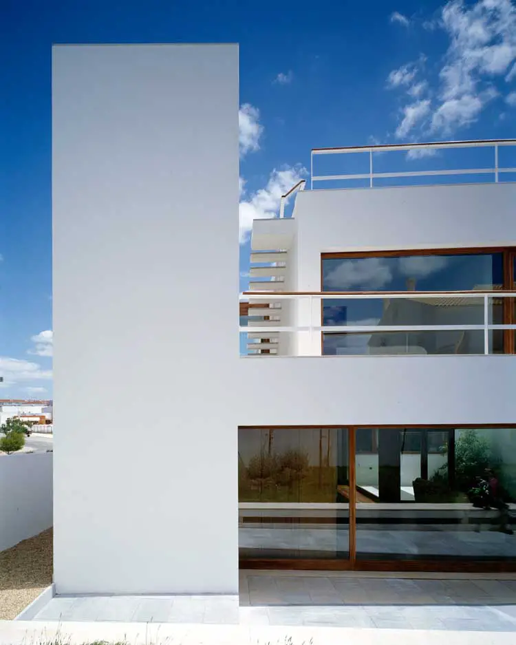 http://www.e-architect.co.uk/images/jpgs/portugal/house_grandola_a090210_dmf1.jpg