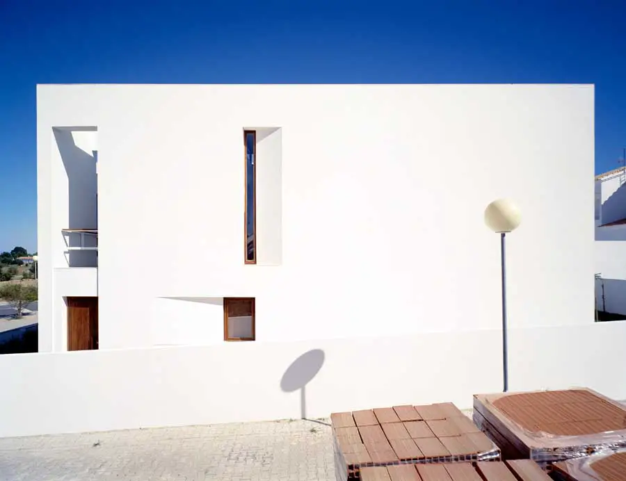 http://www.e-architect.co.uk/images/jpgs/portugal/house_grandola_a090210_dmf2.jpg