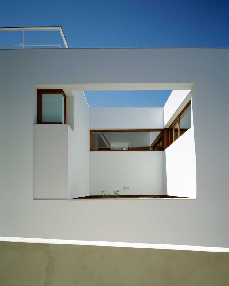 http://www.e-architect.co.uk/images/jpgs/portugal/house_grandola_a090210_dmf5.jpg