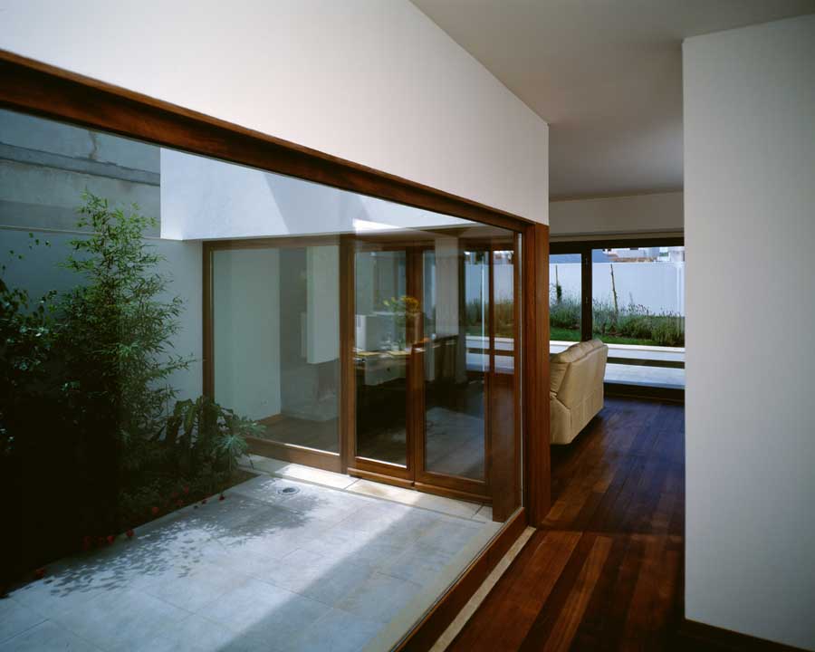 http://www.e-architect.co.uk/images/jpgs/portugal/house_grandola_a090210_dmf7.jpg