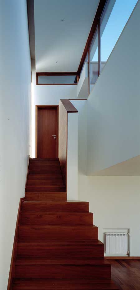 http://www.e-architect.co.uk/images/jpgs/portugal/house_grandola_a090210_dmf8.jpg