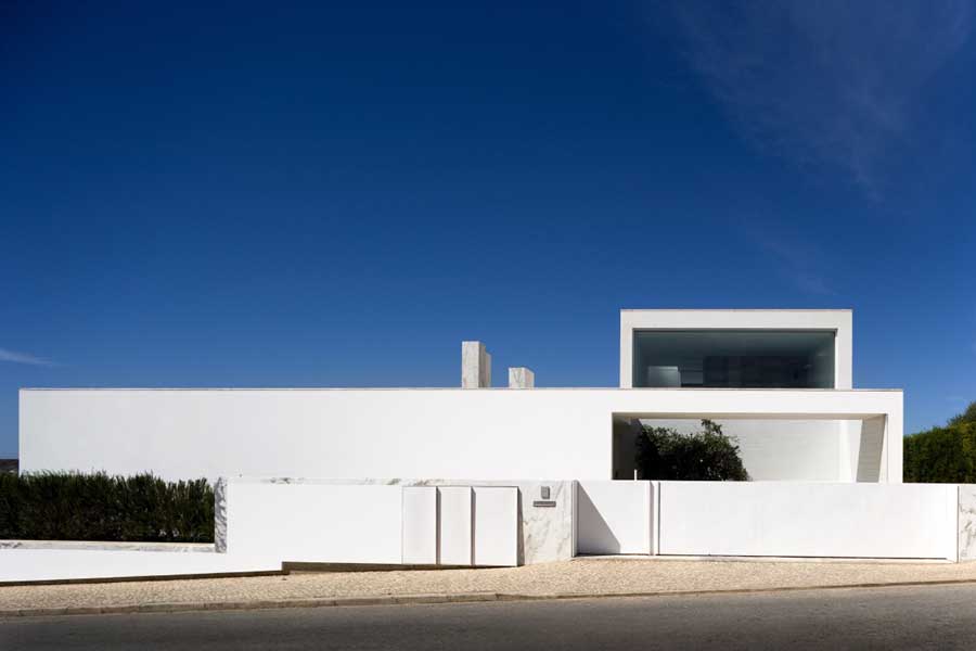 http://www.e-architect.co.uk/images/jpgs/portugal/house_martinhal_arx060109_sg_3.jpg