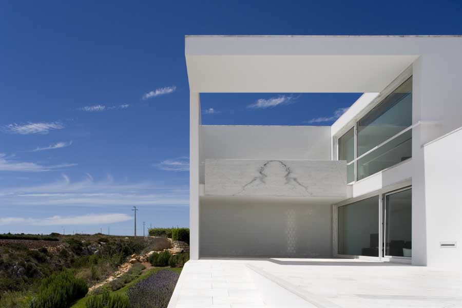 http://www.e-architect.co.uk/images/jpgs/portugal/house_martinhal_arx060109_sg_4.jpg