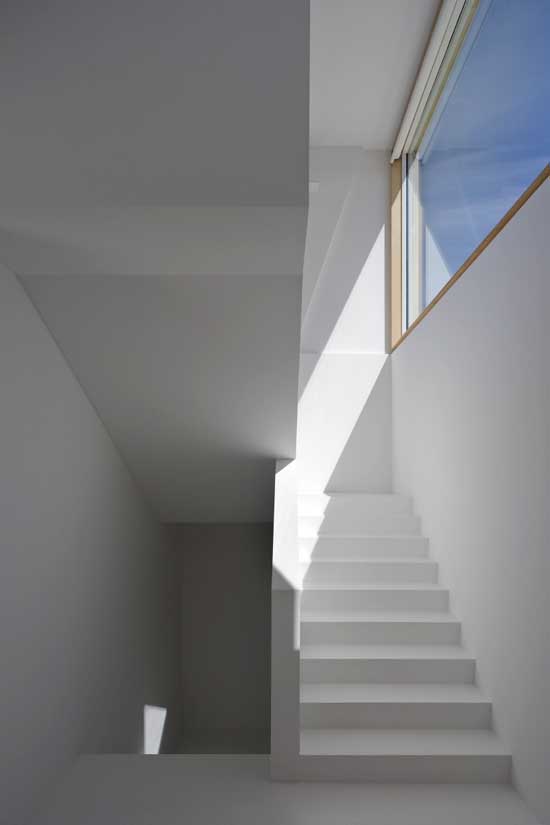http://www.e-architect.co.uk/images/jpgs/portugal/house_martinhal_arx060109_sg_6.jpg