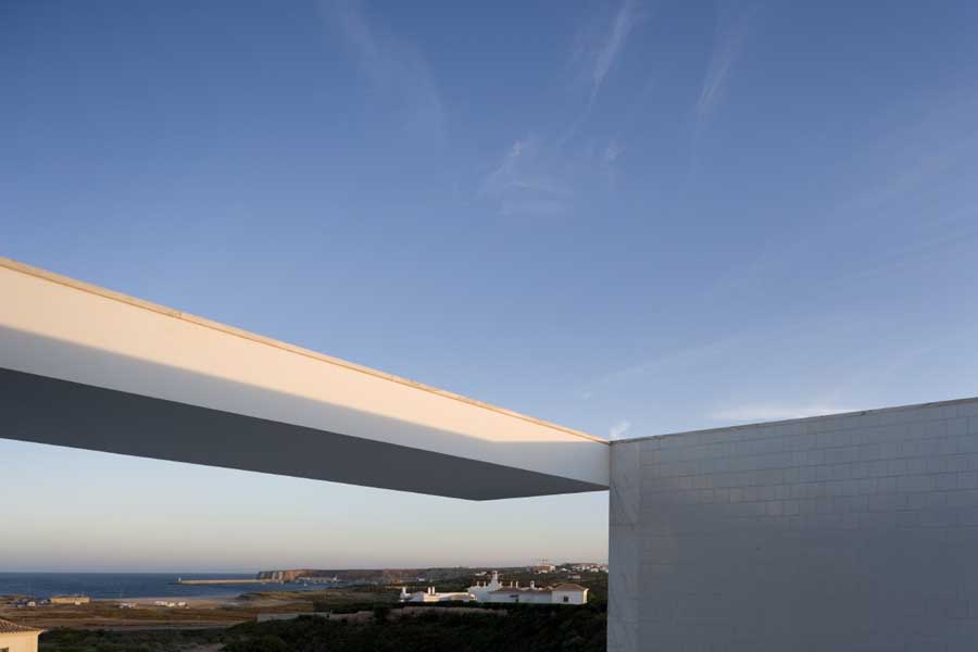 http://www.e-architect.co.uk/images/jpgs/portugal/house_martinhal_arx060109_sg_8.jpg