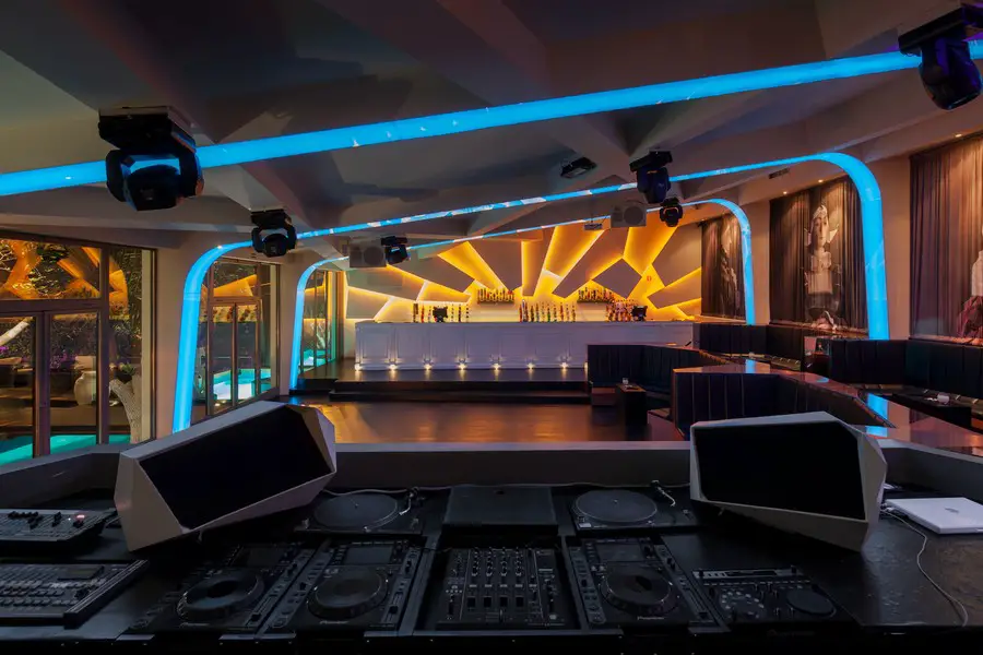 Eskada Club - Porto Nightclub - e-architect