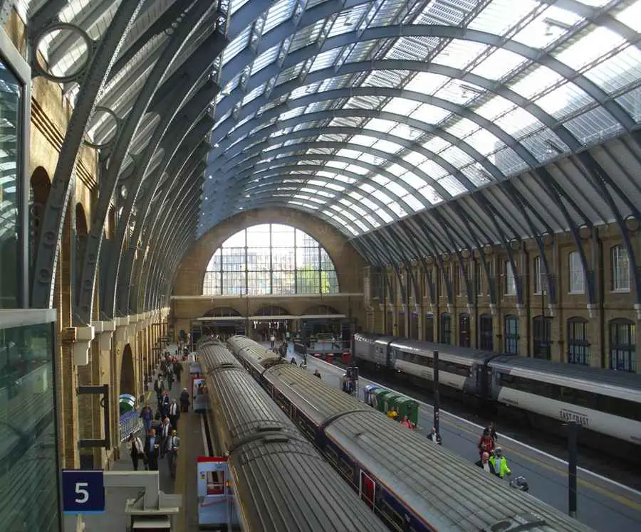 King's Cross Concourse, London Railway Station - e-architect